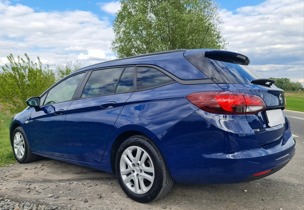 Opel Astra cena 42500 przebieg: 122000, rok produkcji 2019 z Otwock małe 466